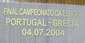 2004 Portugal FINAL CAMPEONATO DA EUROPA PORTUGAL - GRÈCIA soccer Chest Small characters