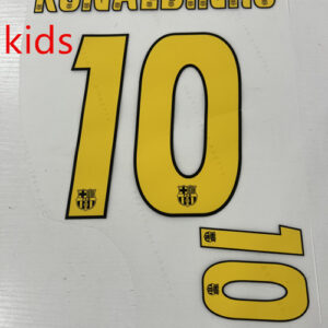 Kids 2005 2006 BARCELONA RONALDINHO 10 soccer number height 23.6cm